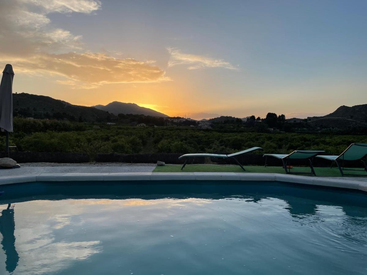 Casa Ramoncico. Finca El Campillo Blanca エクステリア 写真